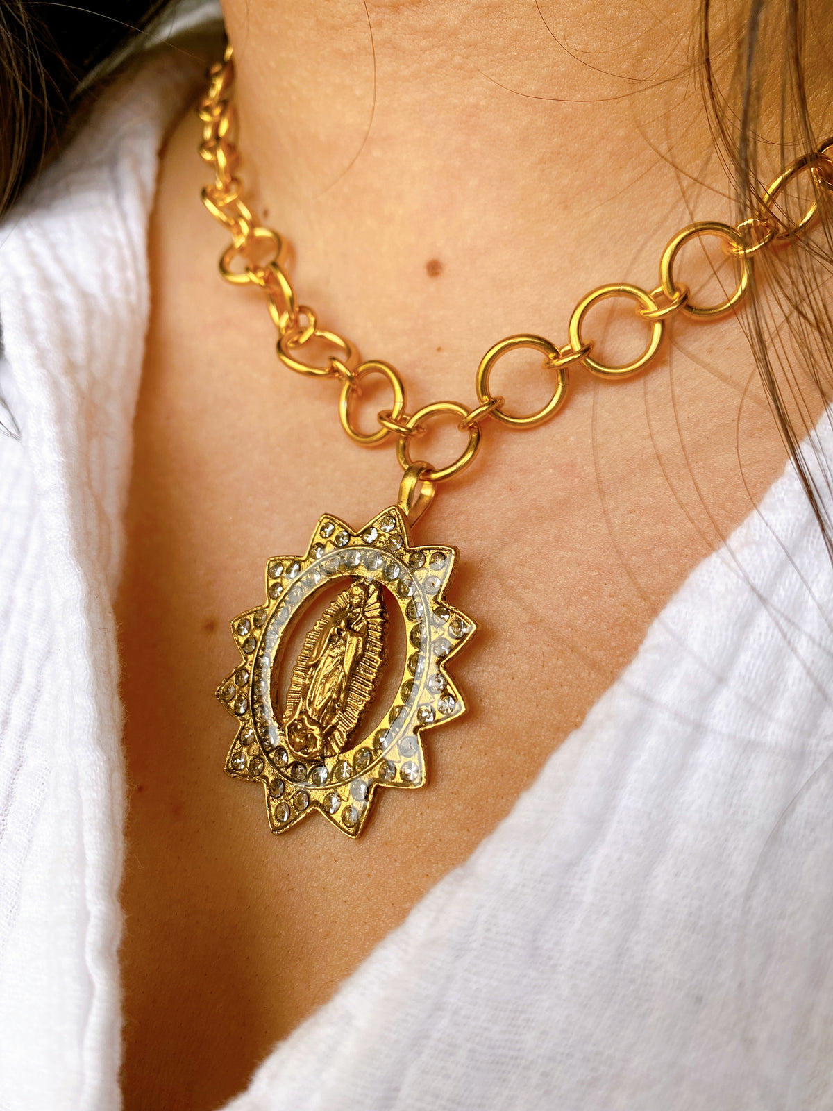 Visit VSA Necklace - The Betty with Divine Luxury Medallion- Gold